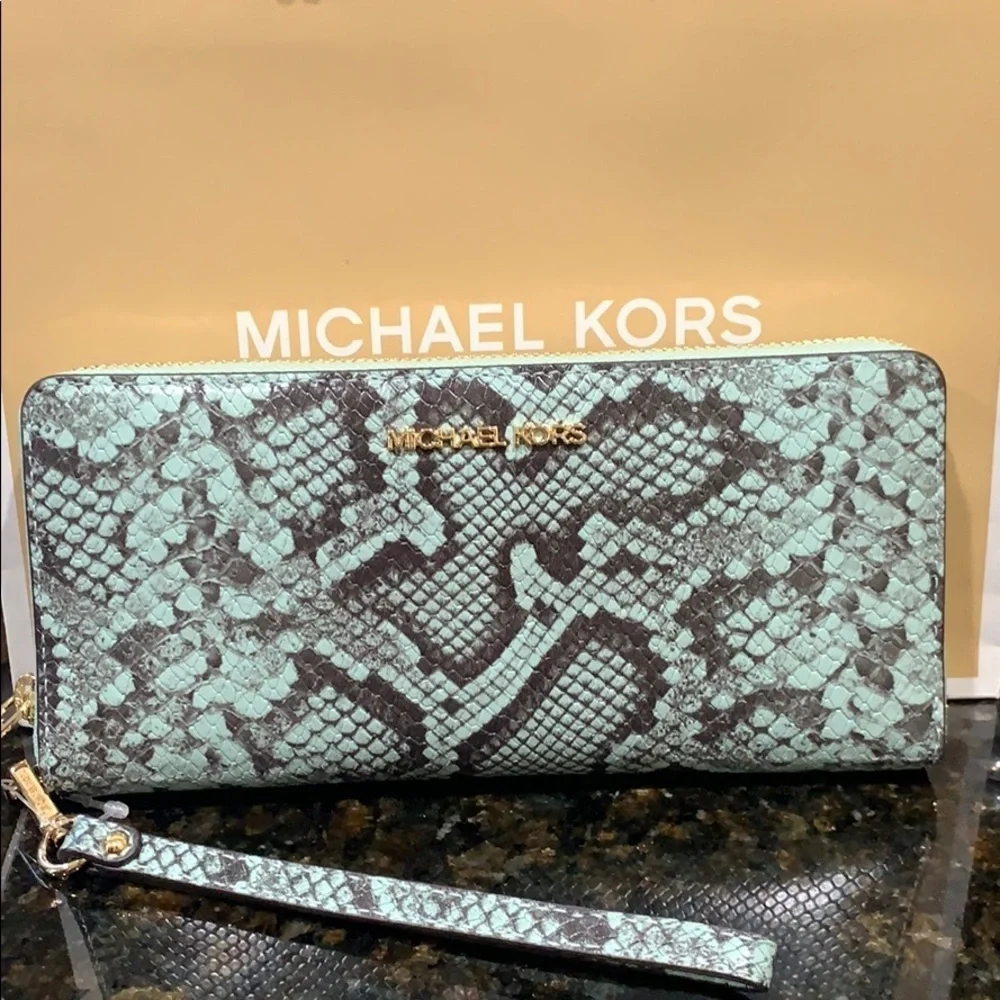 Michael Kors Large Travel Continental Wallet